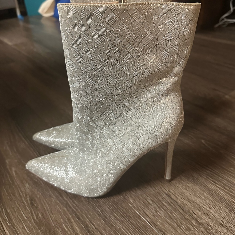 Elegant Silver Ankle Boots - Picture 2 of 4